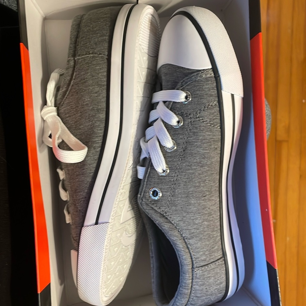 Guess sneakers size 7